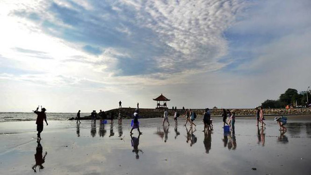 Đảo[-]Bali[-]đánh[-]thuế[-]du[-]khách[-]để[-]bảo[-]vệ[-]môi[-]trường